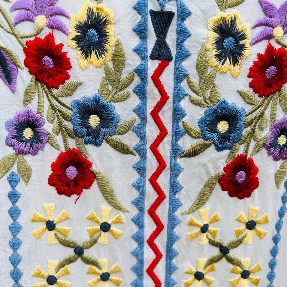 Embroidered Floral Top - Picture 3 of 6